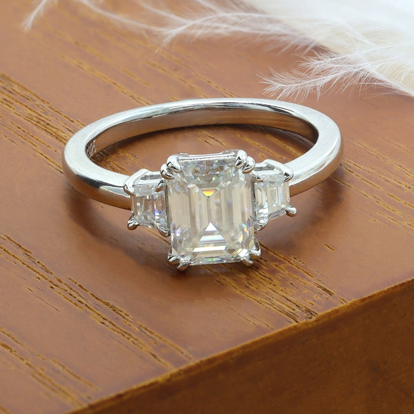 R00122-2CT 6*8mm Emeerald Cut Moissanite Ring
