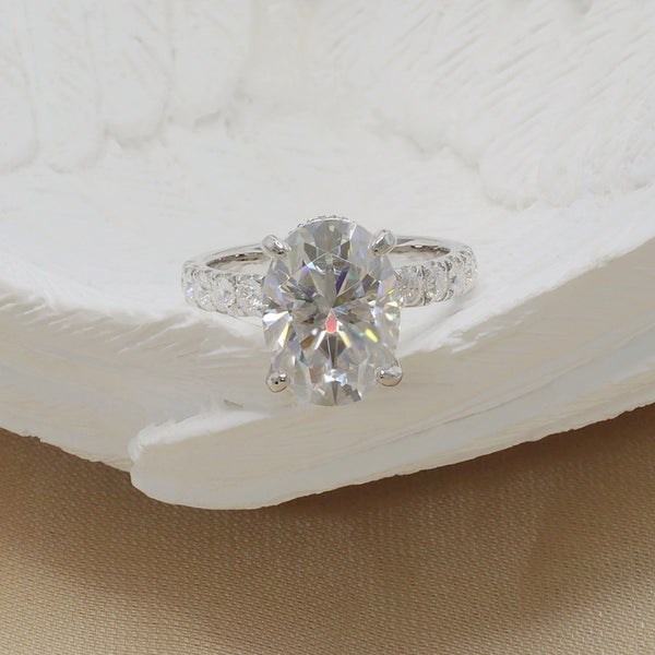 R00238-4CT Oval Center Moissanite Ring