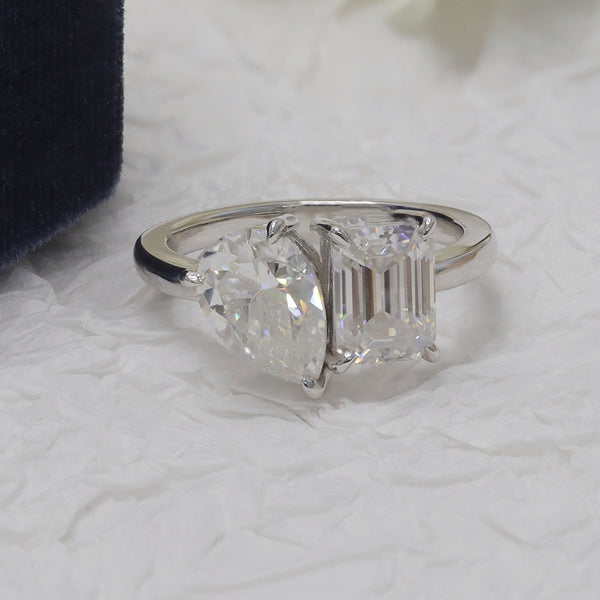 R00125-2CT 7*10mm Pear&6*8mm Emerald Moissanite Ring