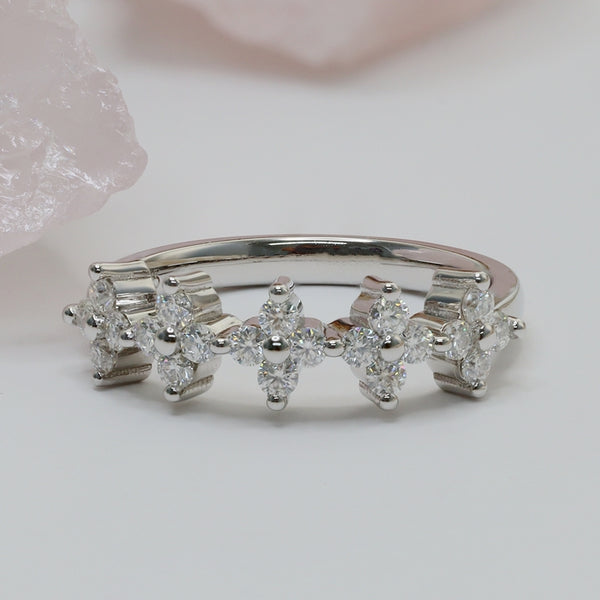 R00243-1.9mm Round Moissanite Flower Ring Band