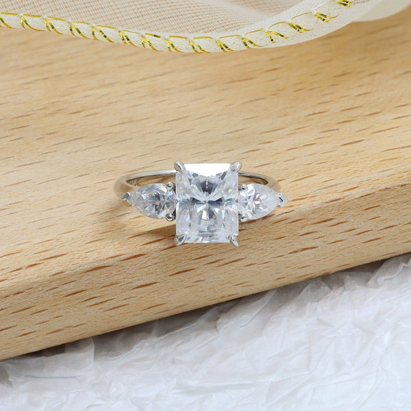 R00229-3CT&0.5CT Radiant&Pear 3 Stones Moissanite Ring