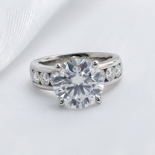 R00193-4CT Round Brilliant Cut Moissanite Ring