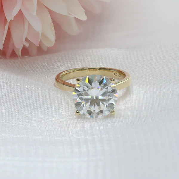 R00220-5CT Round Brilliant Cut Moissanite Solitaire Ring