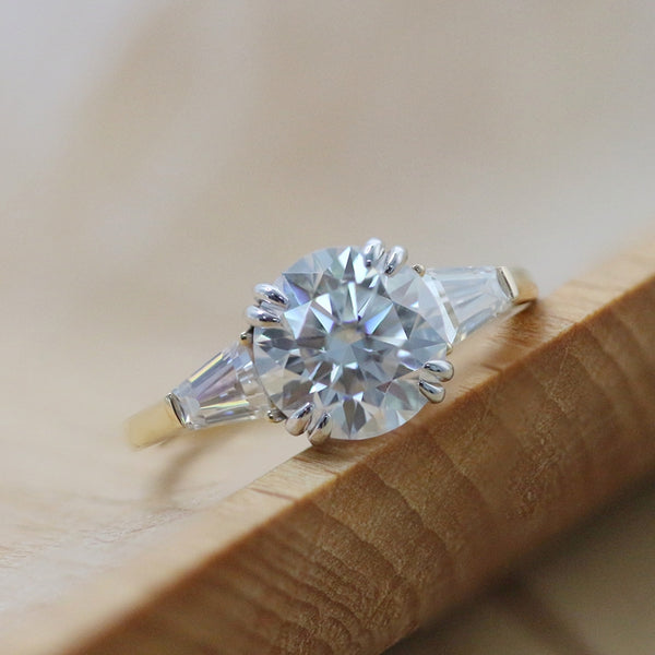 R00150-5CT Round Moissanite 3 Stones Ring