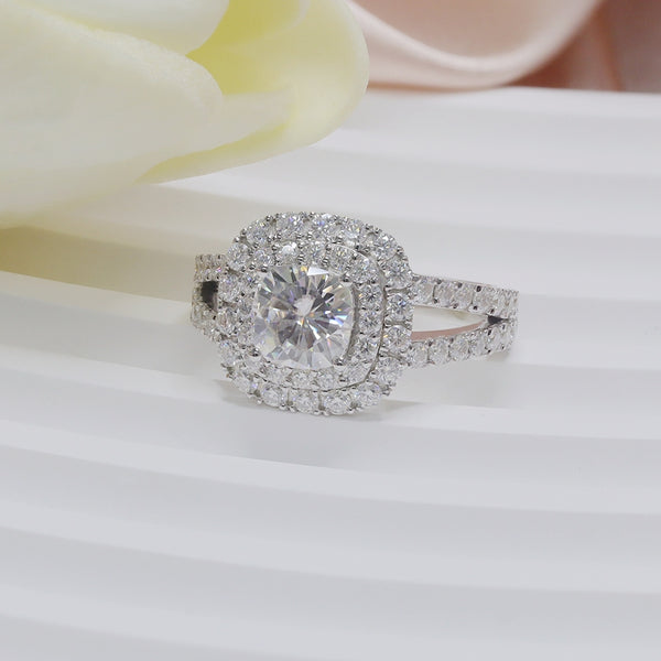 R00142-1.5CT Cushion Center Duble Halo Moissanite Ring