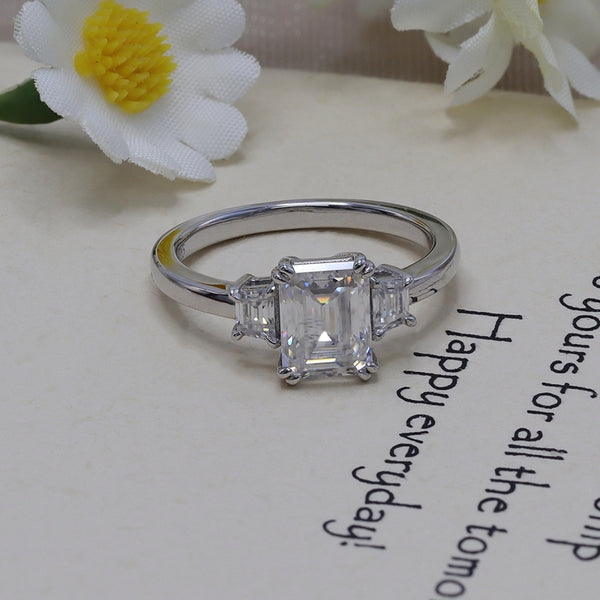 R00122-2CT Emeerald Cut Moissanite Ring