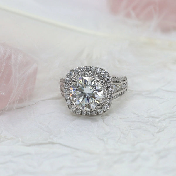 R00105-3CT Round Brilliant Cut Moissanite Ring