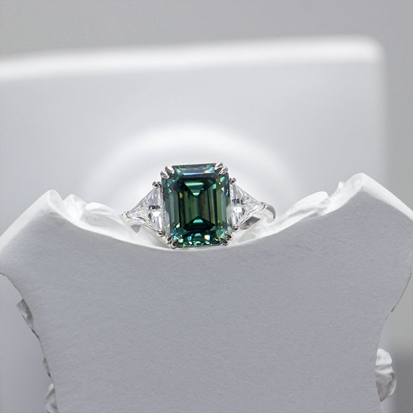 R00324-4ct Green Emerald Moissanite Ring