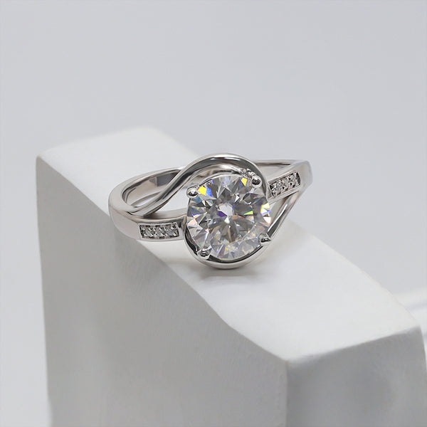 R00358-8MM Round Brilliant Cut Moissanite Ring