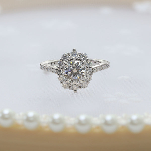 R00384-7.5mm Cushion Moissanite Center Women Ring