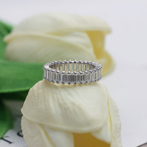 R00377- 2x4mm Emerald Moissanite Ring Band