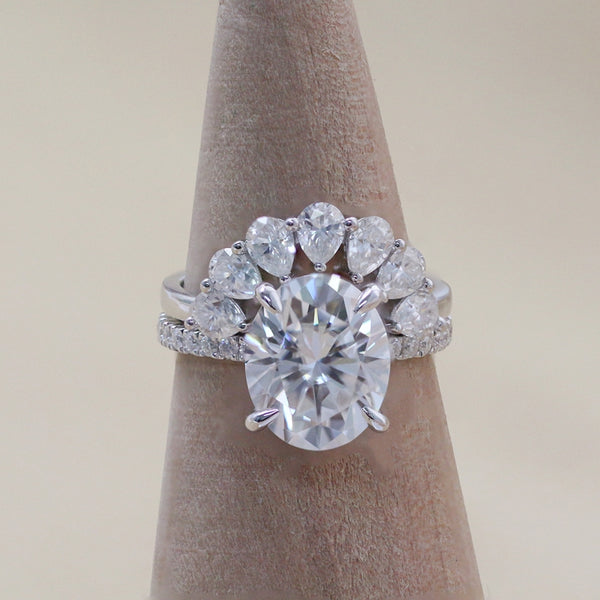 R00387-5CT Oval Center Stone Moissanite Ring Set