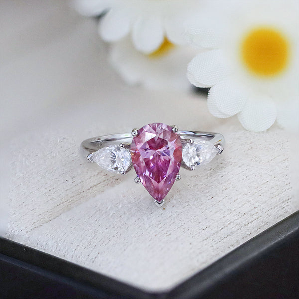 R00286-0.5CT+3CT+0.5CT Pink Pear Moissanite Ring