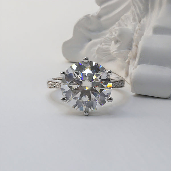 R00354-8ct Round Brilliant Cut Moissanite Ring