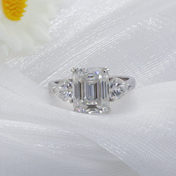 R00308-0.5ct+4ct+0.5ct Emerald Moissanite Ring